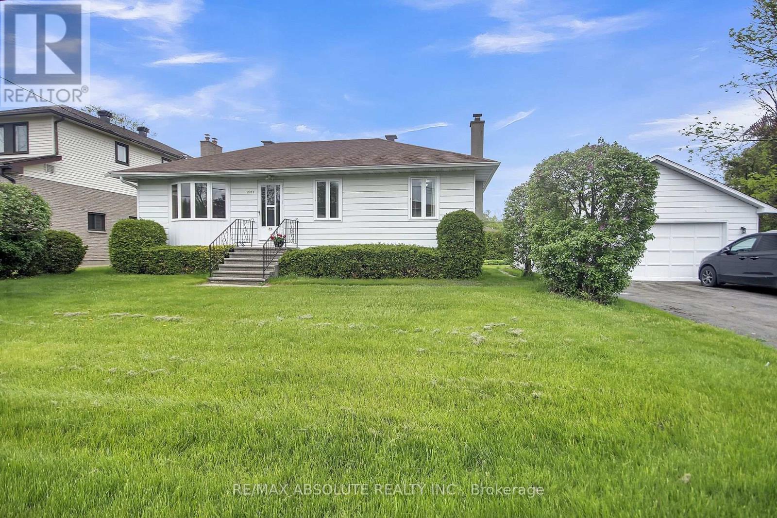1929 Queensdale Avenue, Ottawa, Ontario  K1T 1J9 - Photo 32 - X12154780