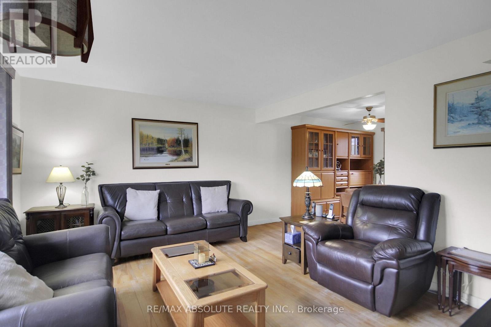 1929 Queensdale Avenue, Ottawa, Ontario  K1T 1J9 - Photo 4 - X12154780