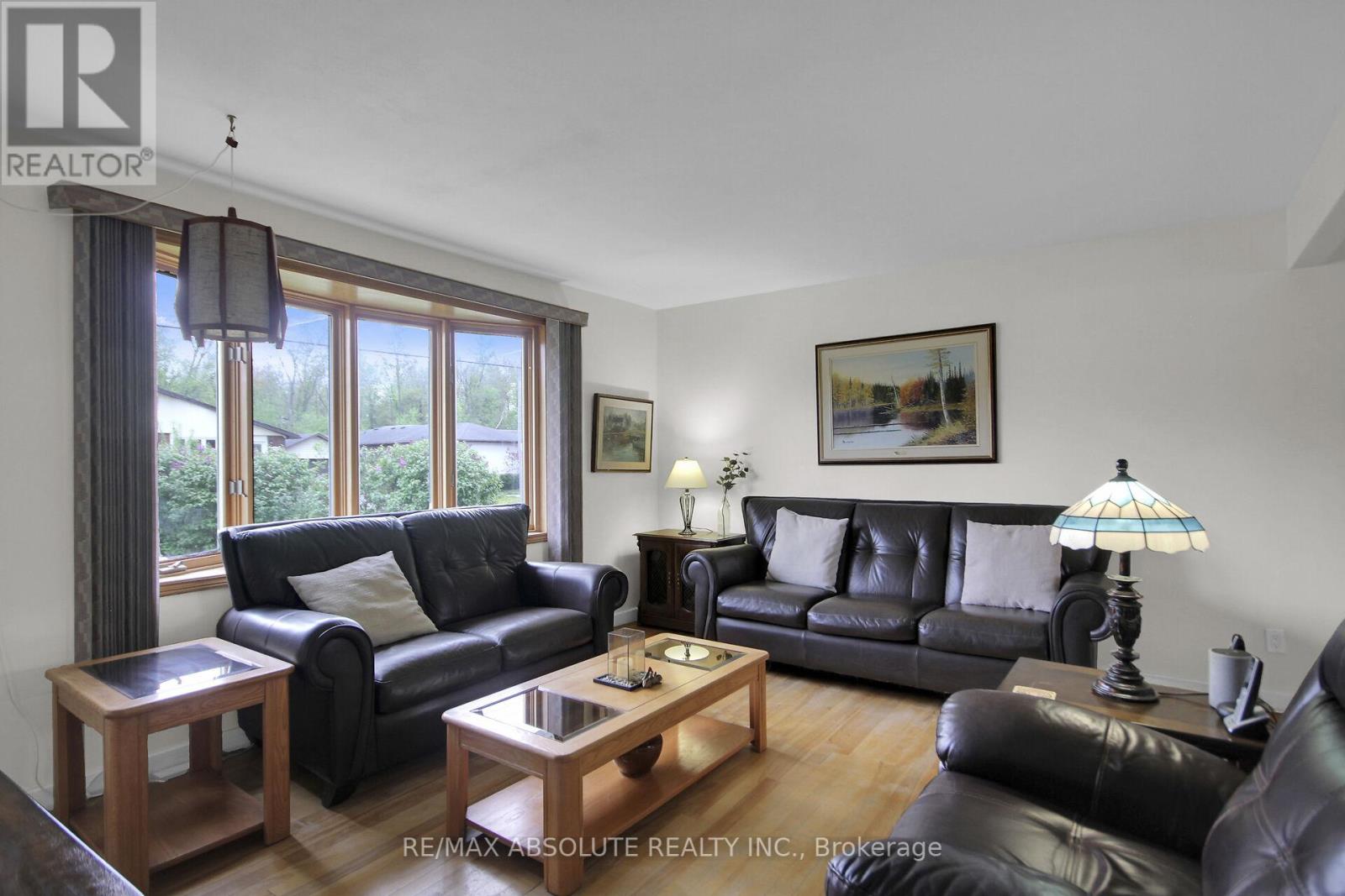 1929 Queensdale Avenue, Ottawa, Ontario  K1T 1J9 - Photo 5 - X12154780