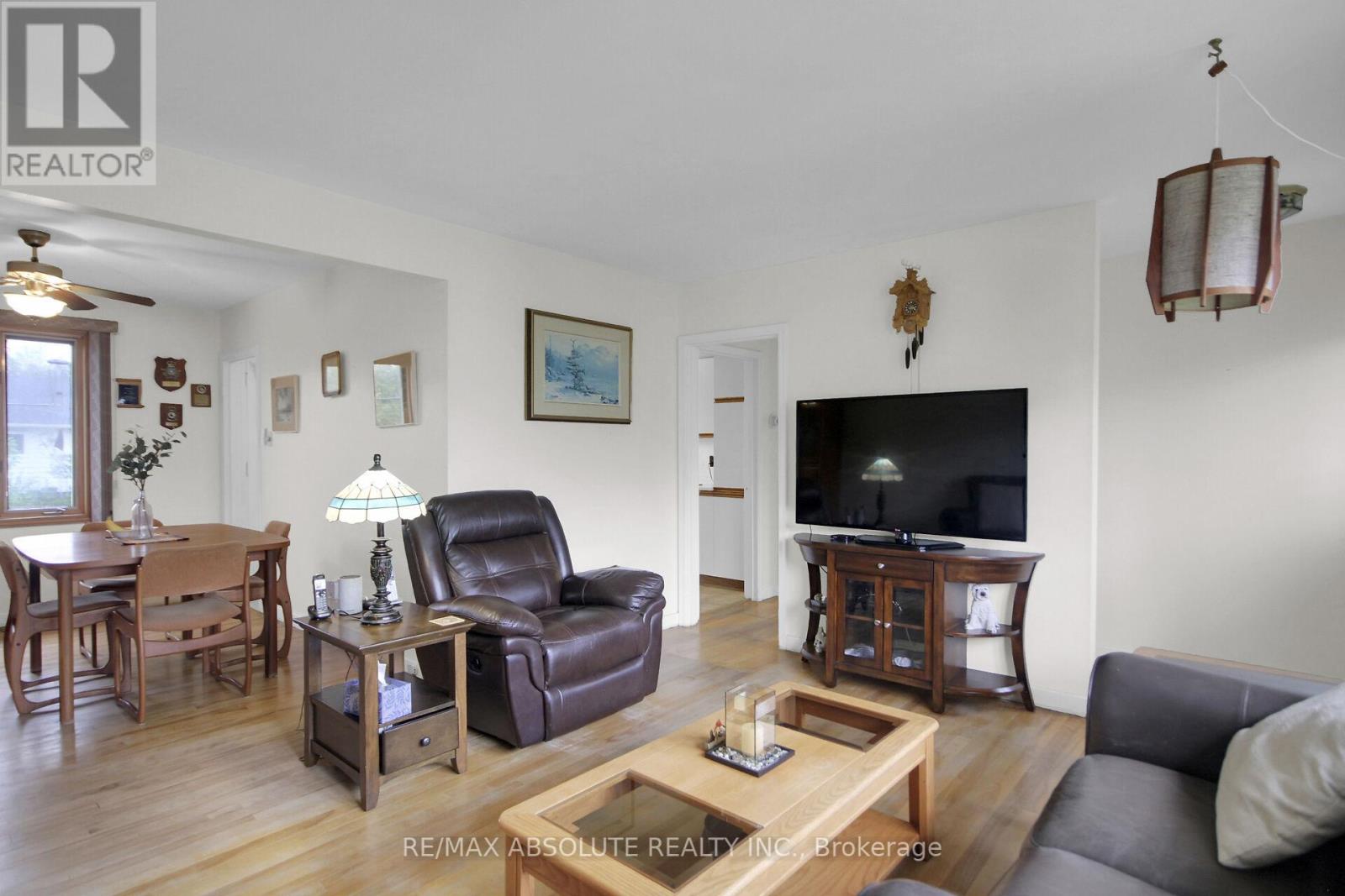 1929 Queensdale Avenue, Ottawa, Ontario  K1T 1J9 - Photo 8 - X12154780