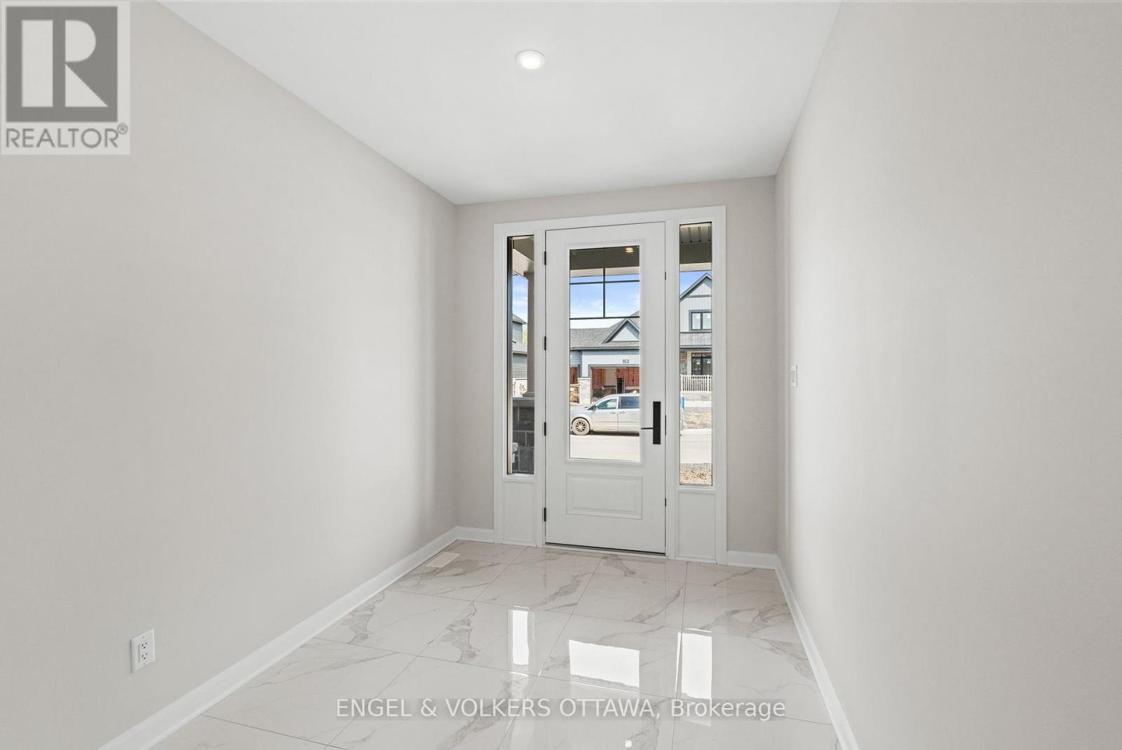 119 D'arleux Place, Ottawa, Ontario  K4M 0M7 - Photo 3 - X12154791