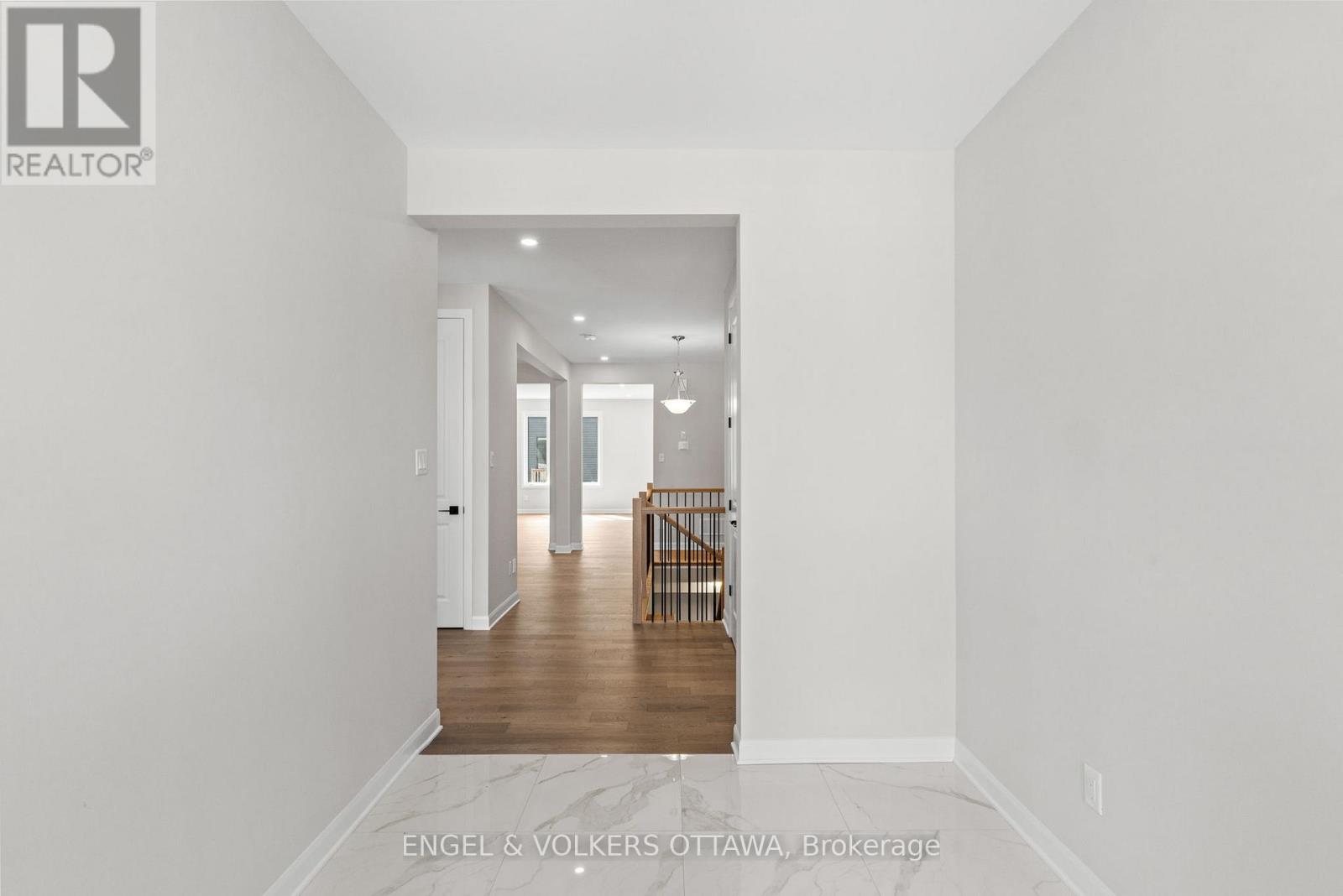 119 D'arleux Place, Ottawa, Ontario  K4M 0M7 - Photo 4 - X12154791