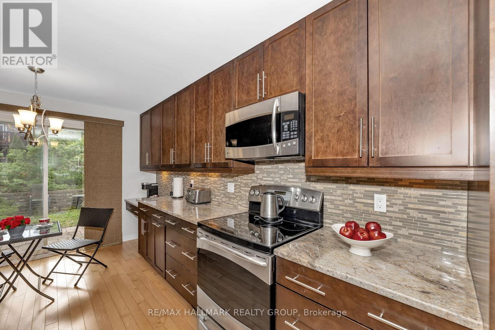 61 Kimberwick Crescent, Ottawa, Ontario  K1V 0W6 - Photo 12 - X12154894