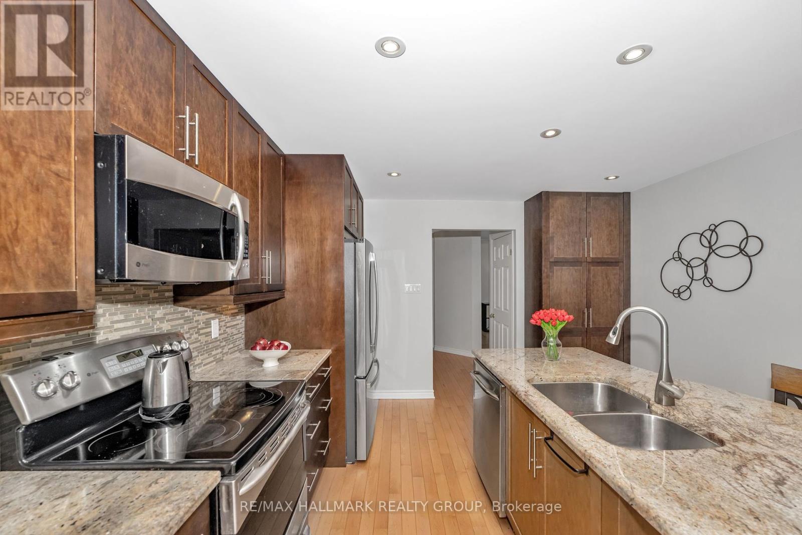 61 Kimberwick Crescent, Ottawa, Ontario  K1V 0W6 - Photo 13 - X12154894