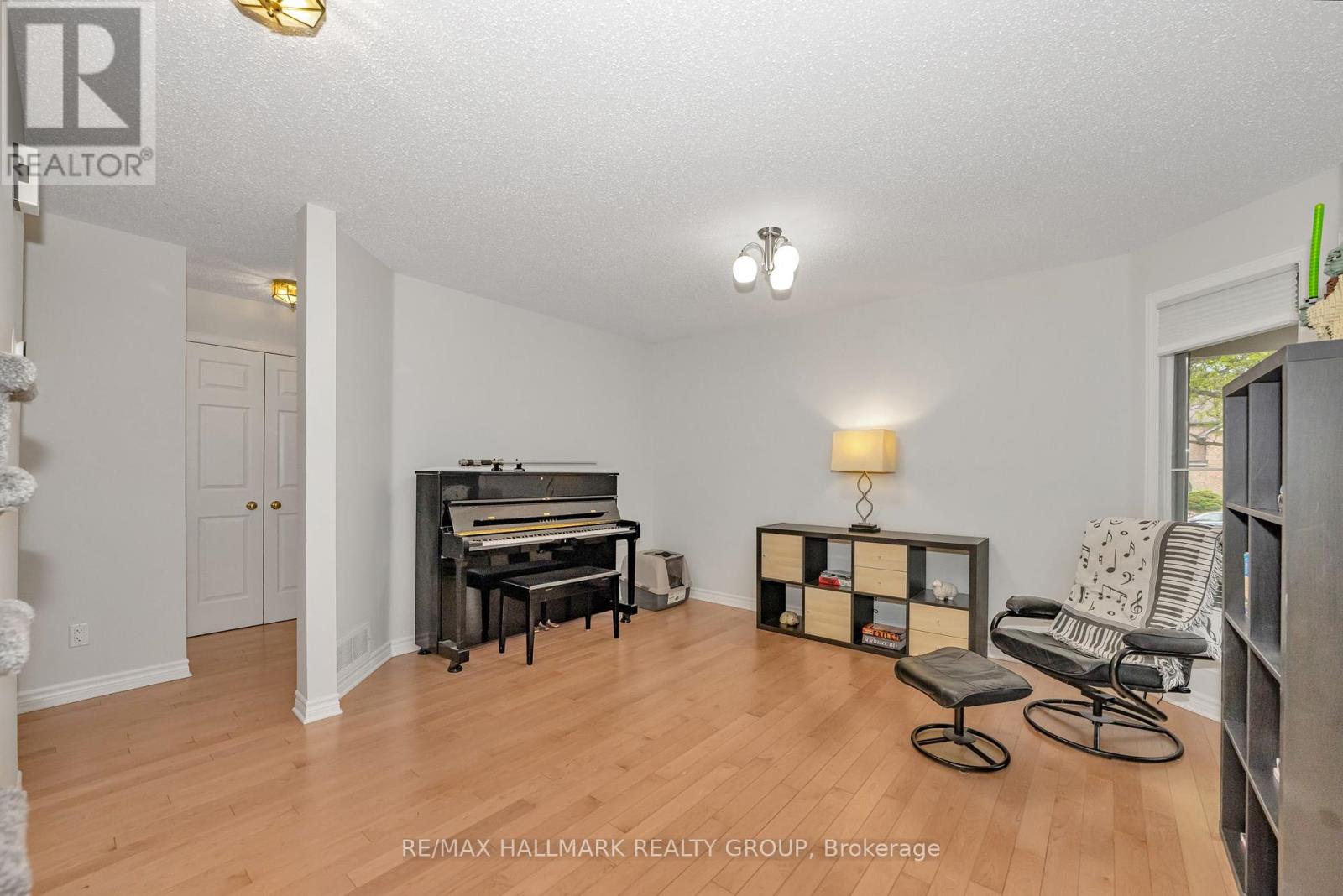 61 Kimberwick Crescent, Ottawa, Ontario  K1V 0W6 - Photo 22 - X12154894