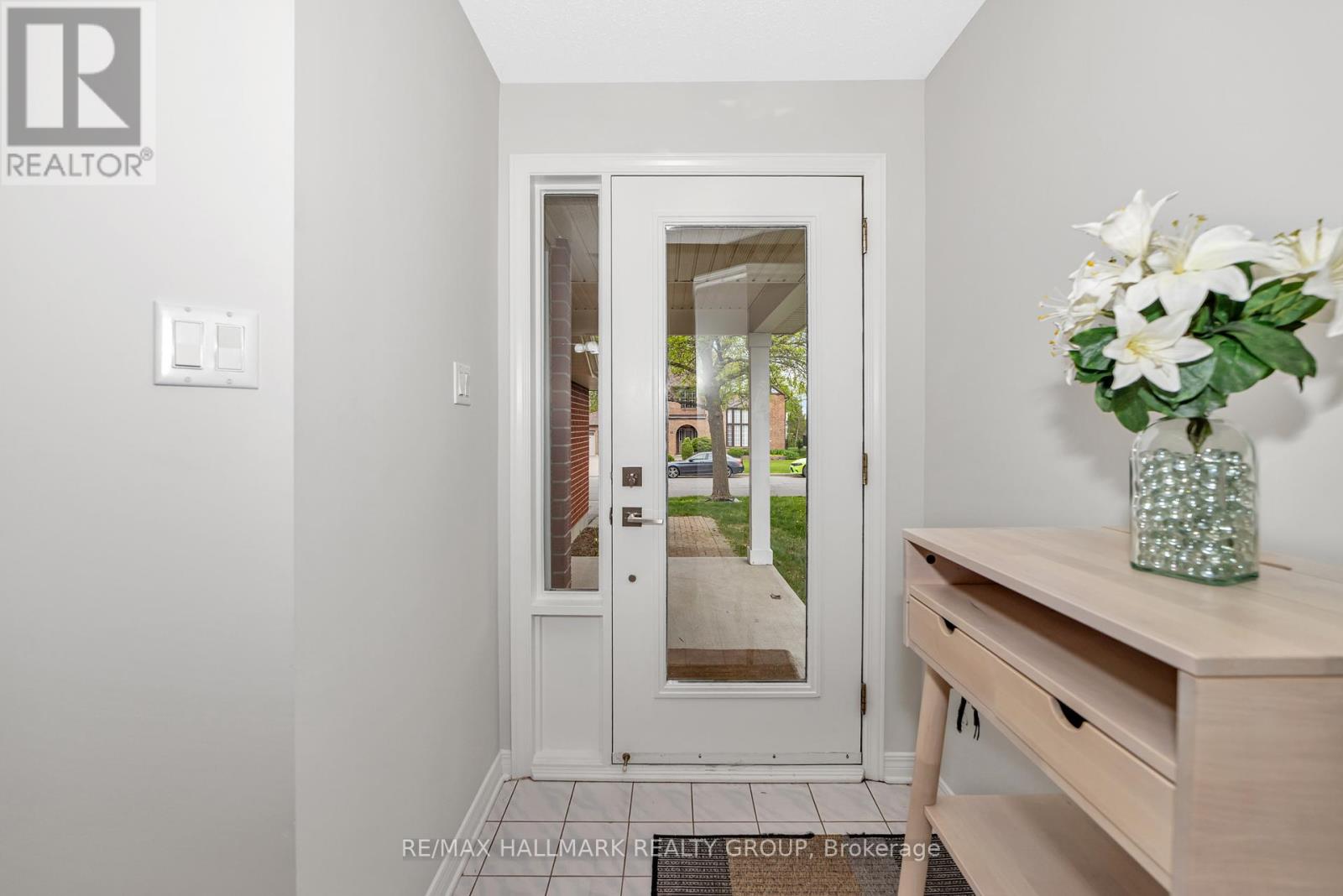 61 Kimberwick Crescent, Ottawa, Ontario  K1V 0W6 - Photo 3 - X12154894