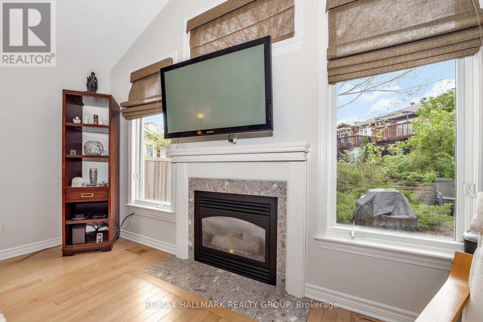 61 Kimberwick Crescent, Ottawa, Ontario  K1V 0W6 - Photo 5 - X12154894