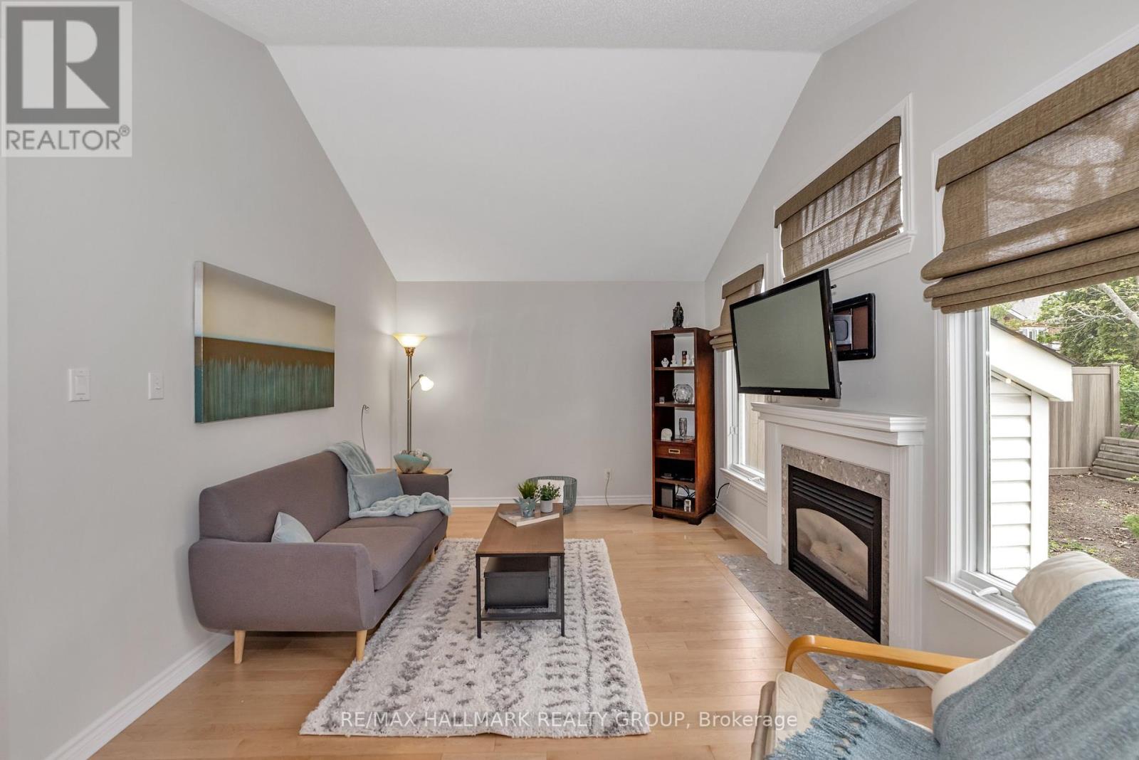 61 Kimberwick Crescent, Ottawa, Ontario  K1V 0W6 - Photo 6 - X12154894
