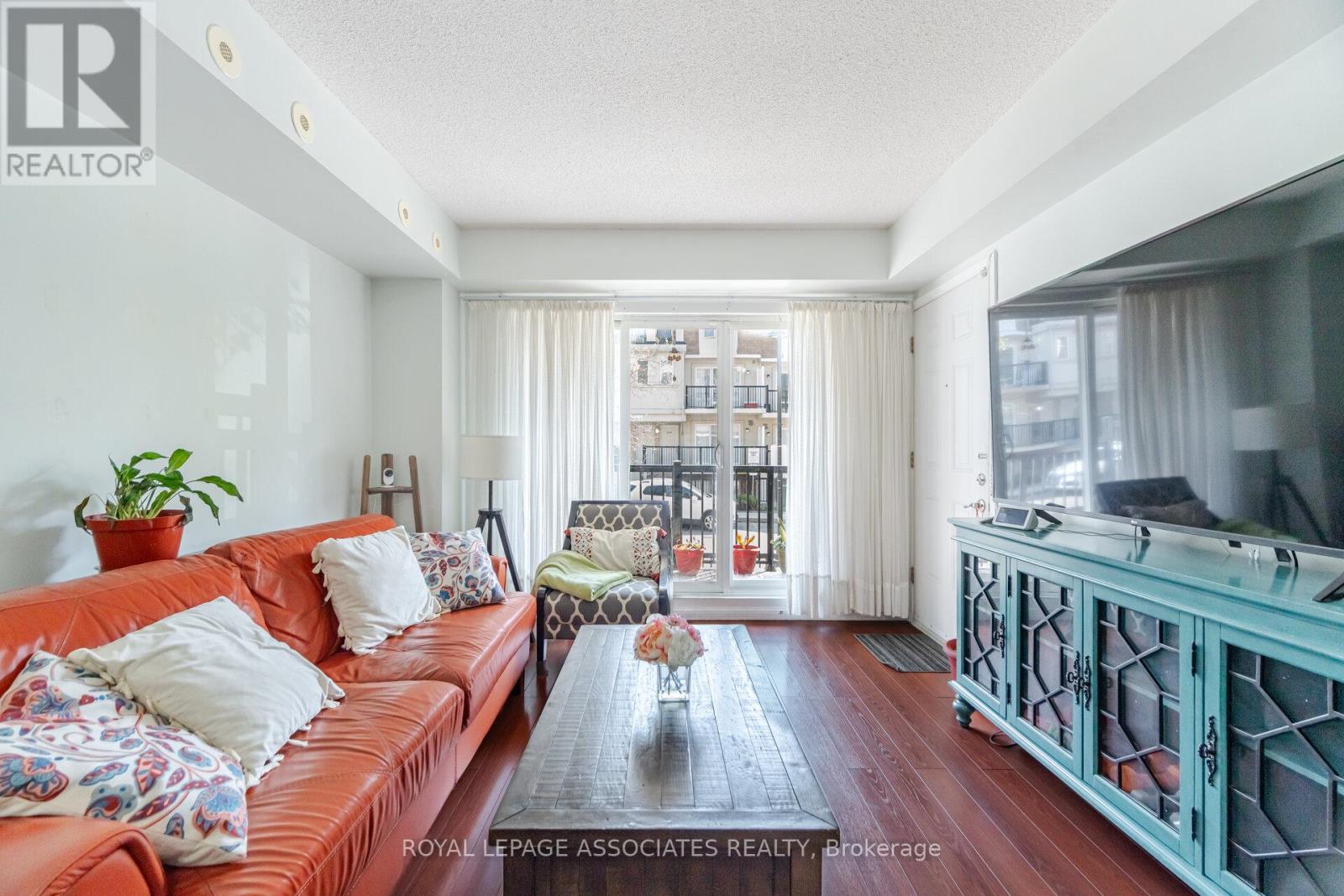 2042 - 3043 Finch Avenue W, Toronto, Ontario  M9M 0A4 - Photo 11 - W12150894