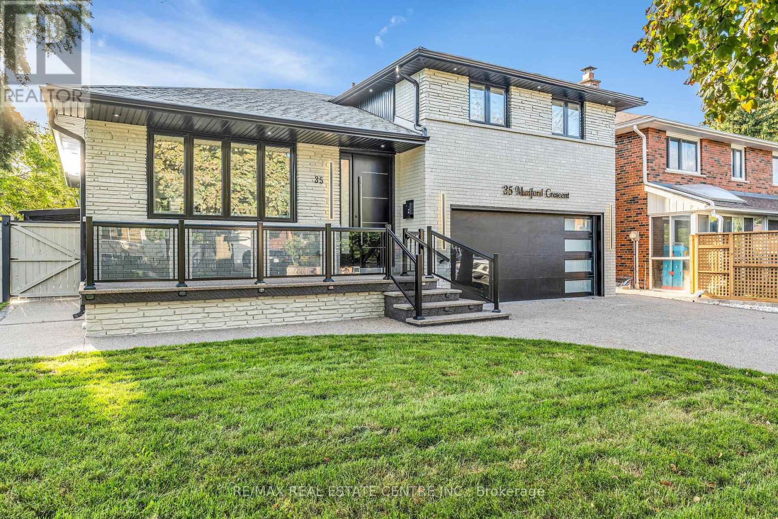 35 Munford Crescent, Toronto, Ontario  M4B 1B9 - Photo 3 - E12103078
