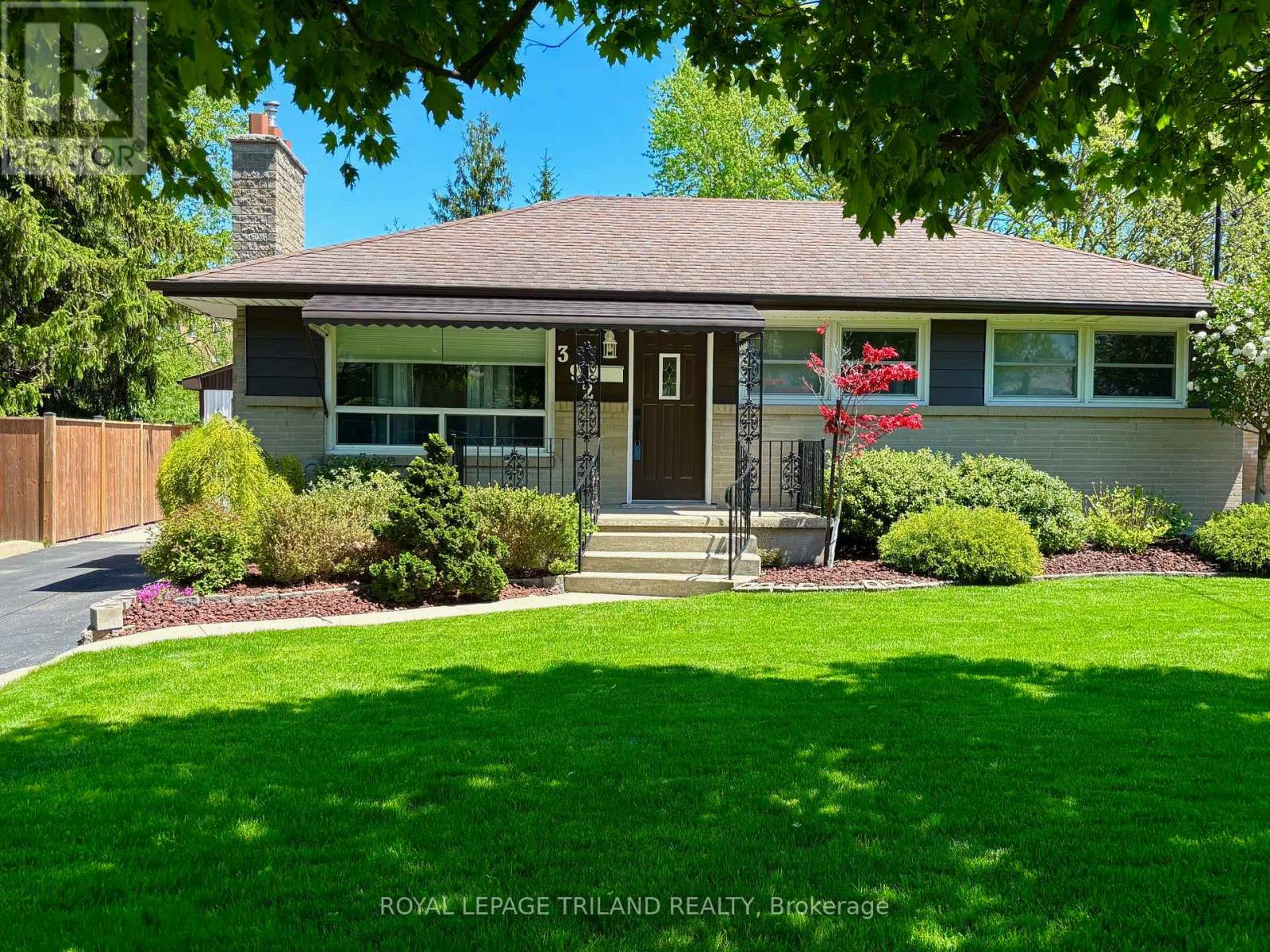 Property at 392 BEACHWOOD AVENUE image 1