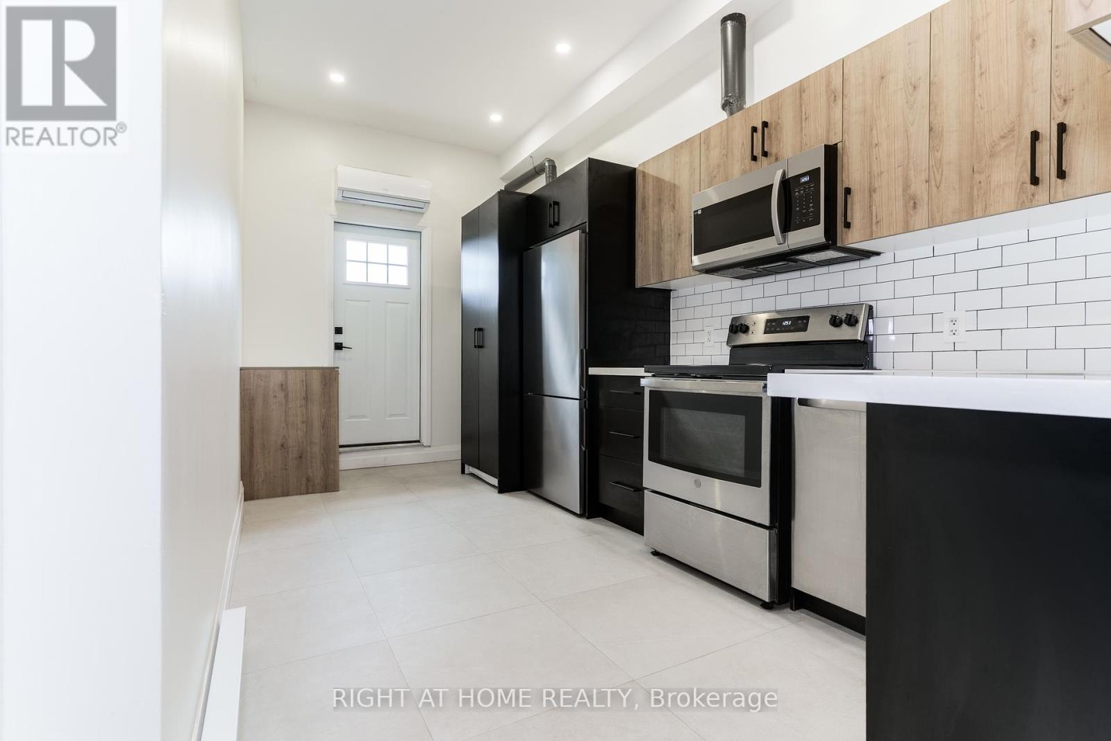 2 - 414 SPADINA AVENUE, Toronto, Ontario