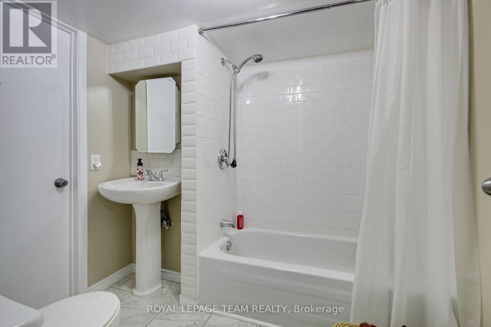 1563 Goth Avenue, Ottawa, Ontario  K1T 1E3 - Photo 37 - X12111072