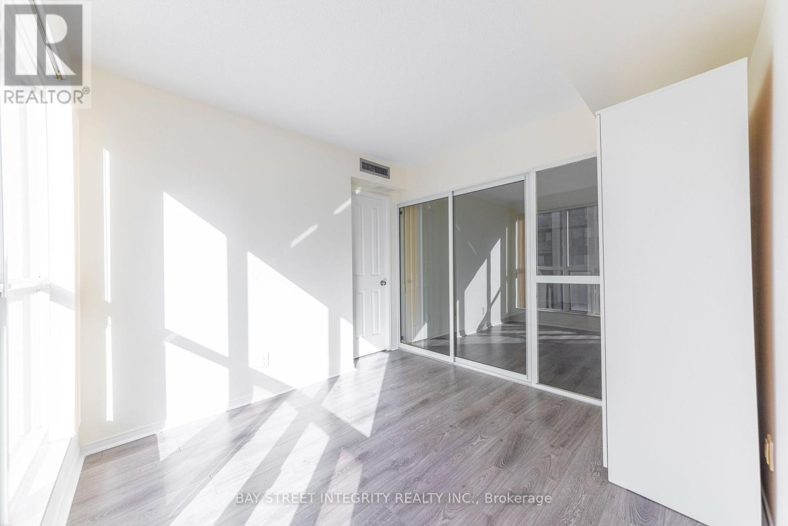 1210 - 28 Hollywood Avenue, Toronto, Ontario  M2N 6S4 - Photo 17 - C12154858