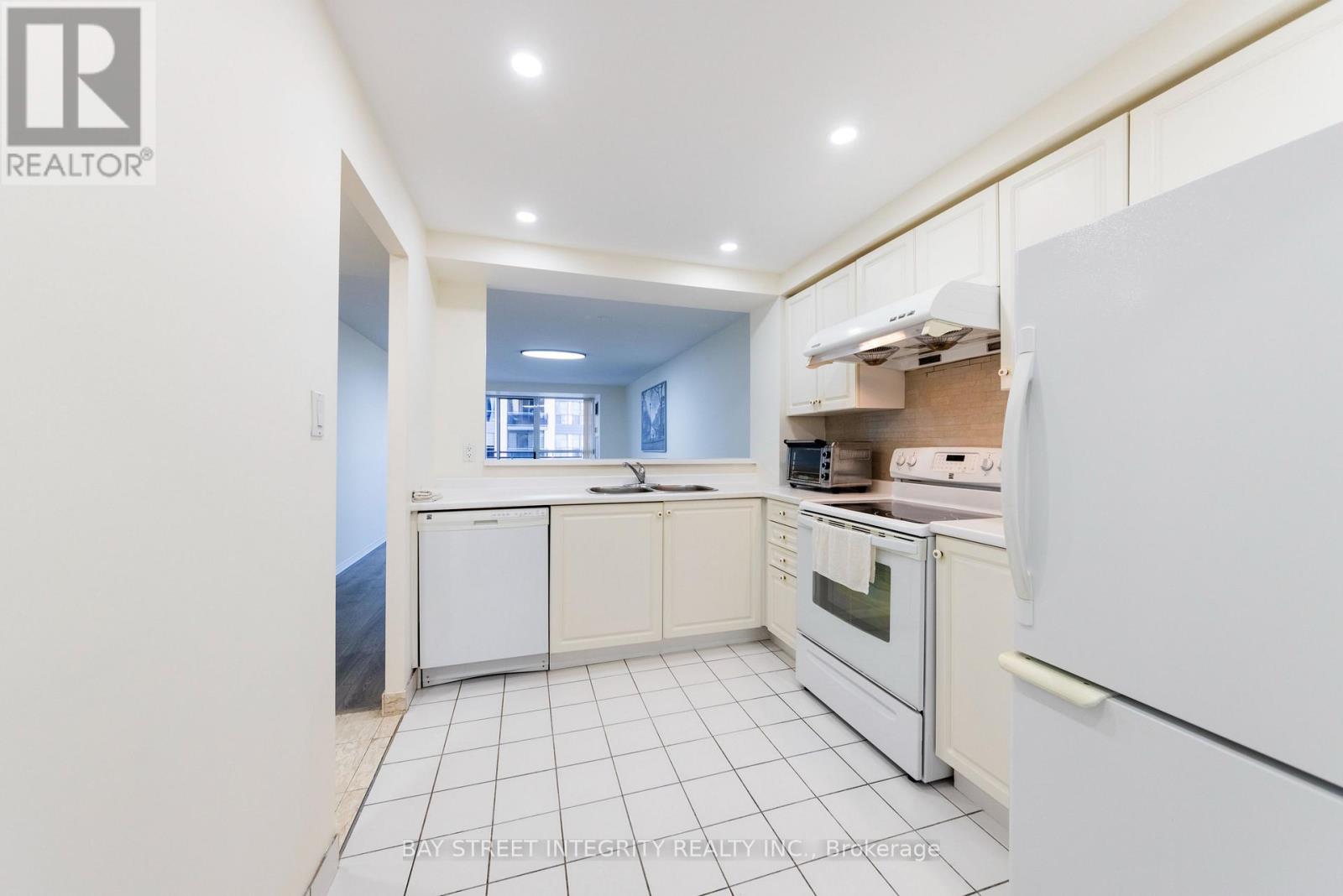 1210 - 28 Hollywood Avenue, Toronto, Ontario  M2N 6S4 - Photo 7 - C12154858