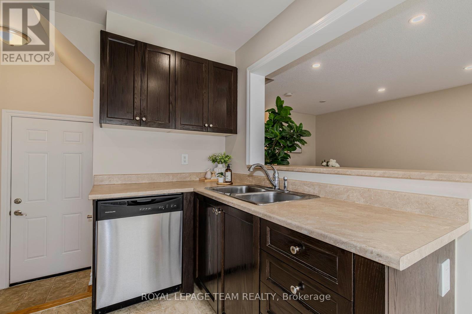 466 Meadowhawk Crescent, Ottawa, Ontario  K2J 5W7 - Photo 13 - X12151181