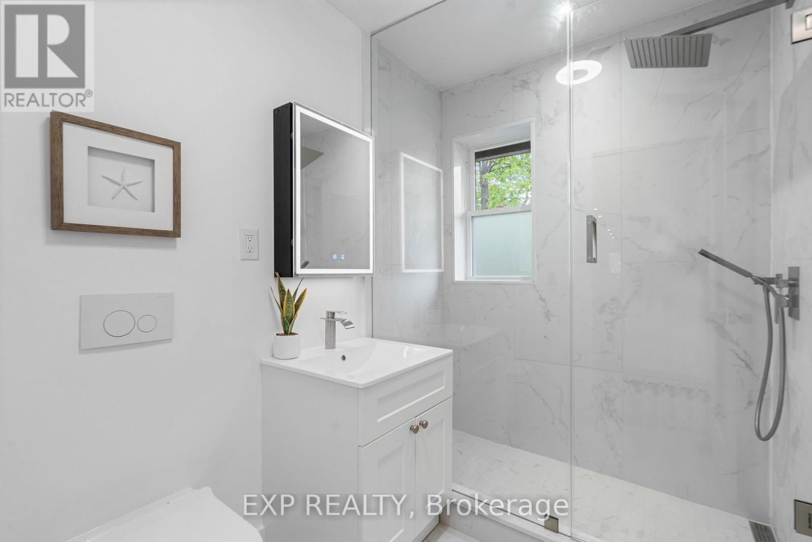 26 Glen Manor Drive, Toronto, Ontario  M4E 2X2 - Photo 18 - E12154784