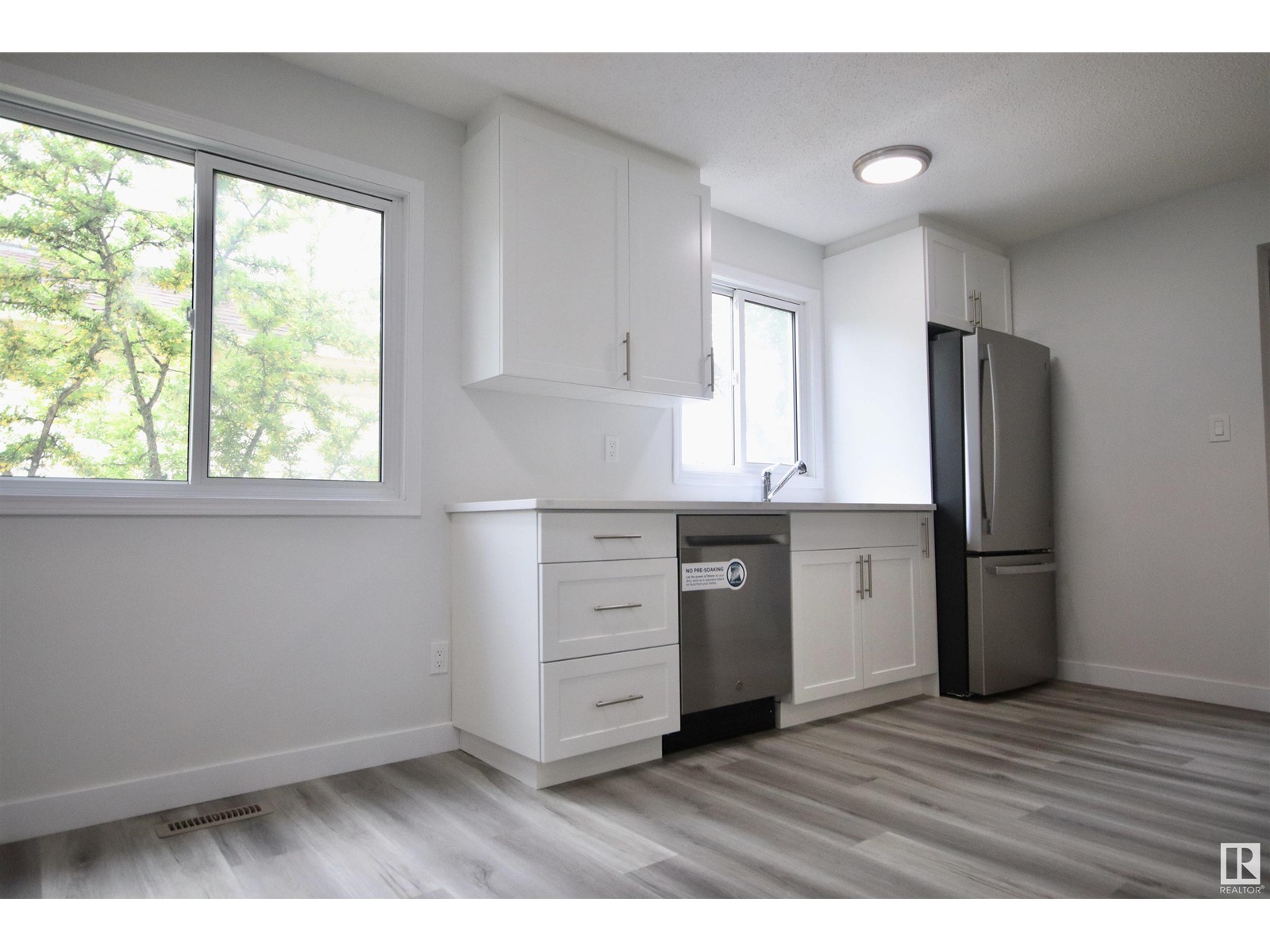 Property at 10337 172 AV NW NW image 3