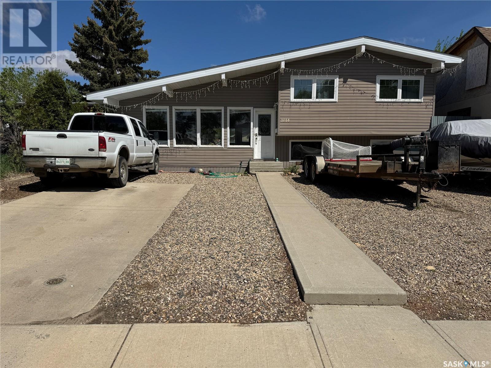 Property at 1014 Ominica STREET E image 1