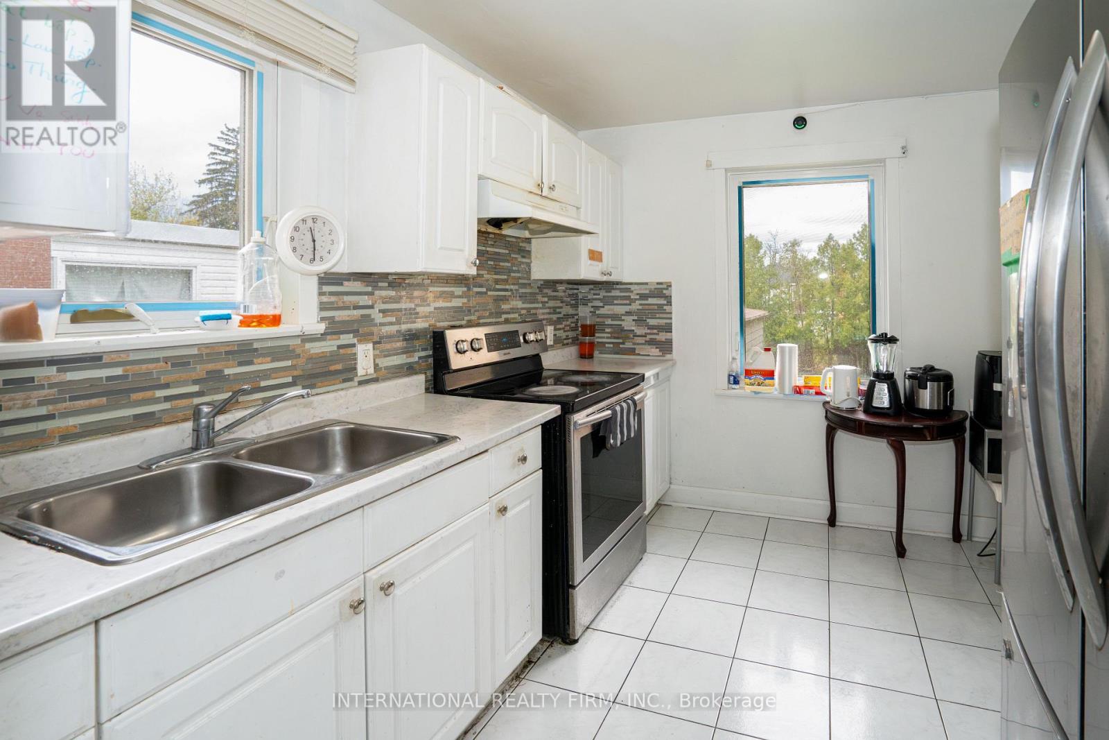 224 King Street, Toronto, Ontario  M9N 1L7 - Photo 12 - W12154799
