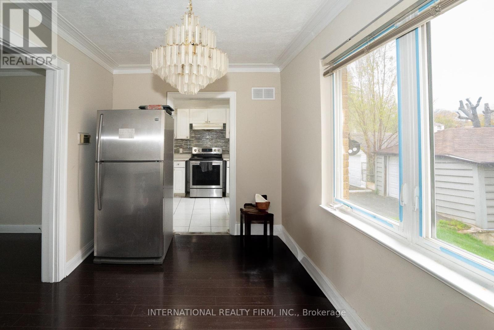 224 King Street, Toronto, Ontario  M9N 1L7 - Photo 9 - W12154799