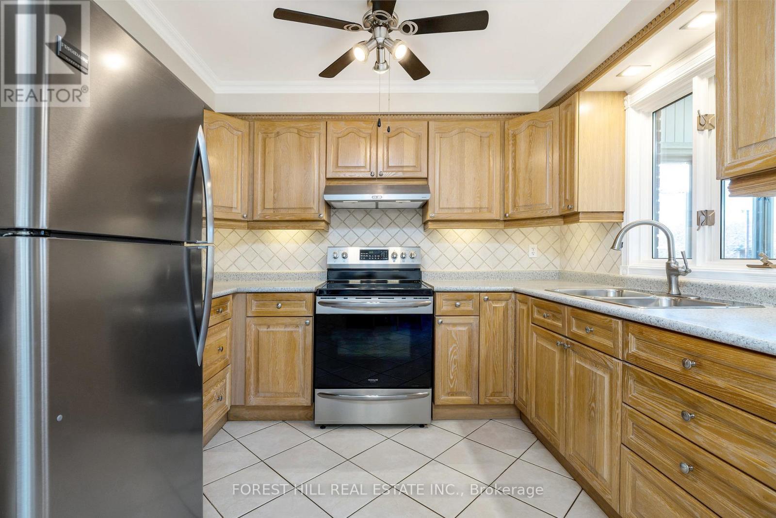 3441 Charmaine Heights, Mississauga, Ontario  L5A 3C2 - Photo 17 - W12154806