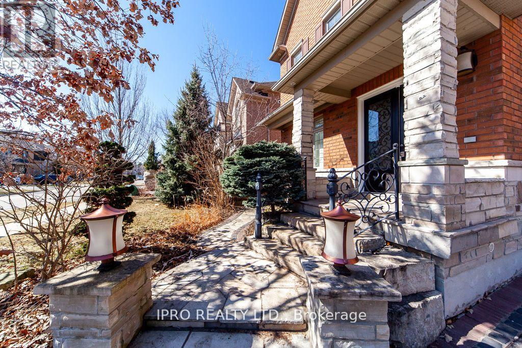 Property at 3420 MISTWELL CRESCENT image 2