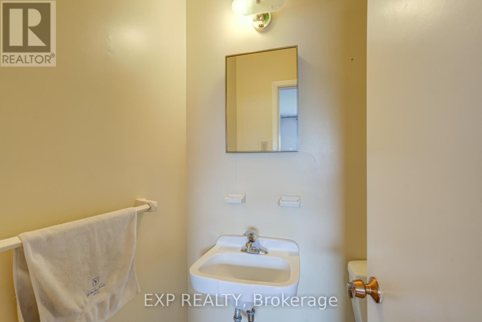 141 Grandravine Drive, Toronto, Ontario  M3J 1B3 - Photo 23 - W12154847