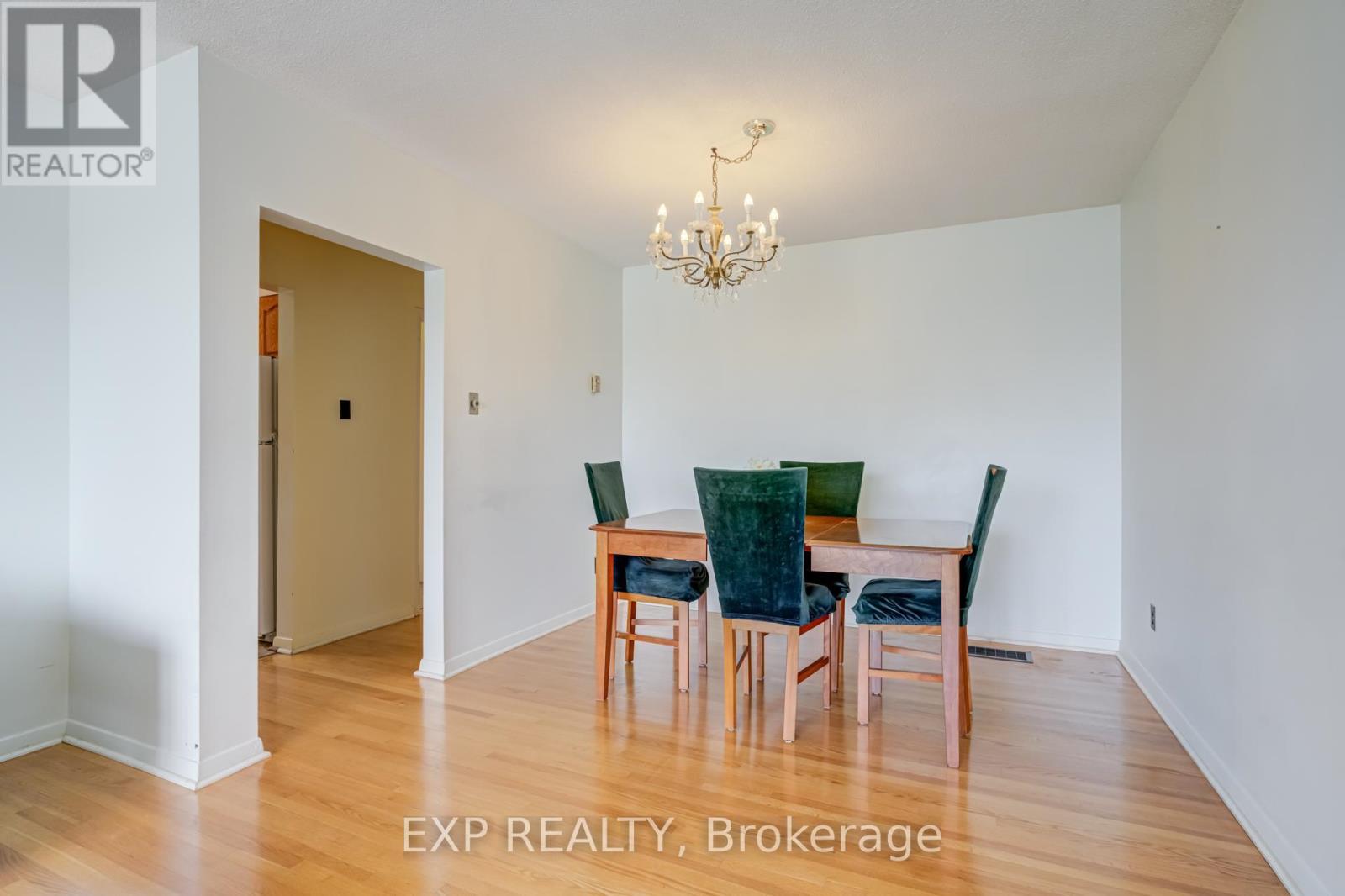 141 Grandravine Drive, Toronto, Ontario  M3J 1B3 - Photo 8 - W12154847