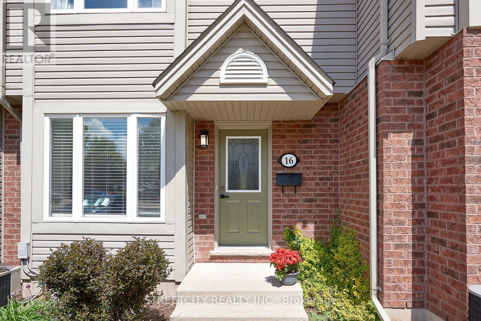 Property at 16 - 1535 TROSSACKS AVENUE image 3
