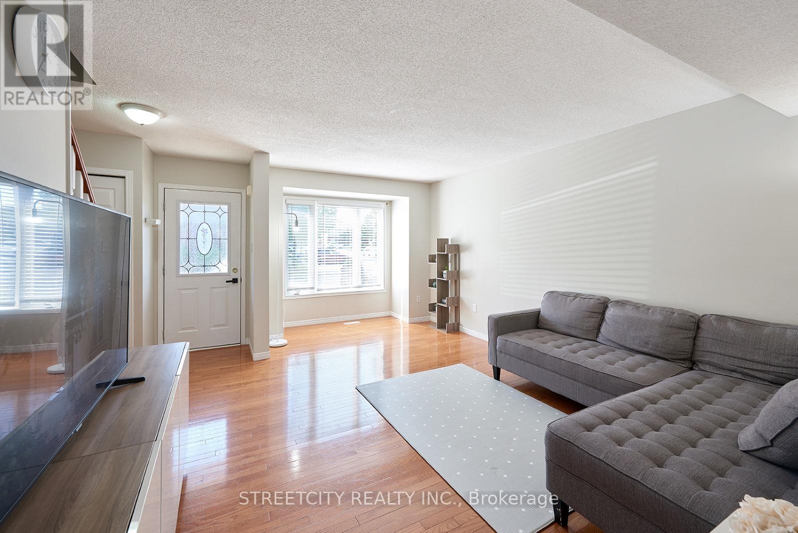 Property at 16 - 1535 TROSSACKS AVENUE image 5