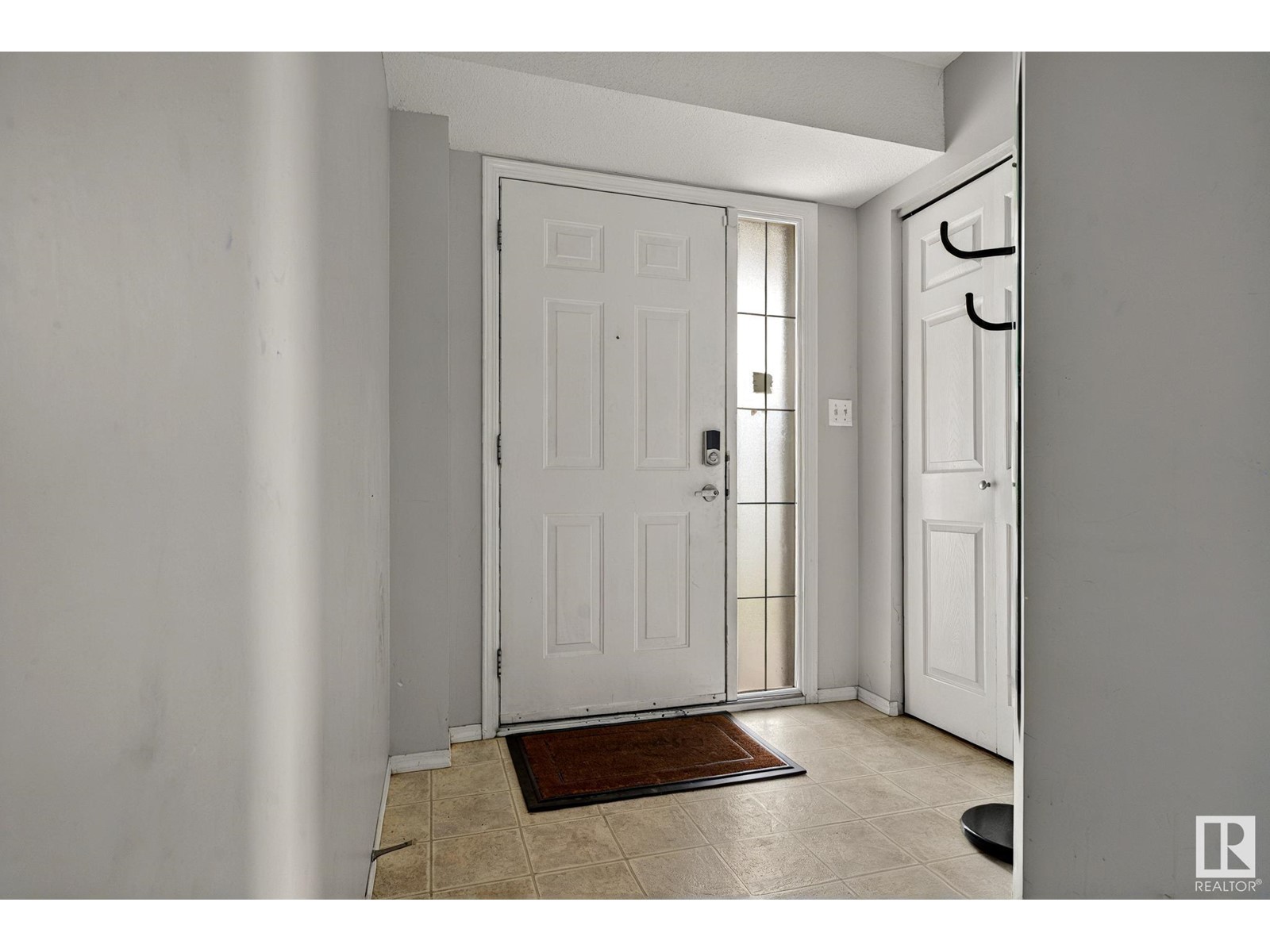 Property at 13976 137 ST NW image 4