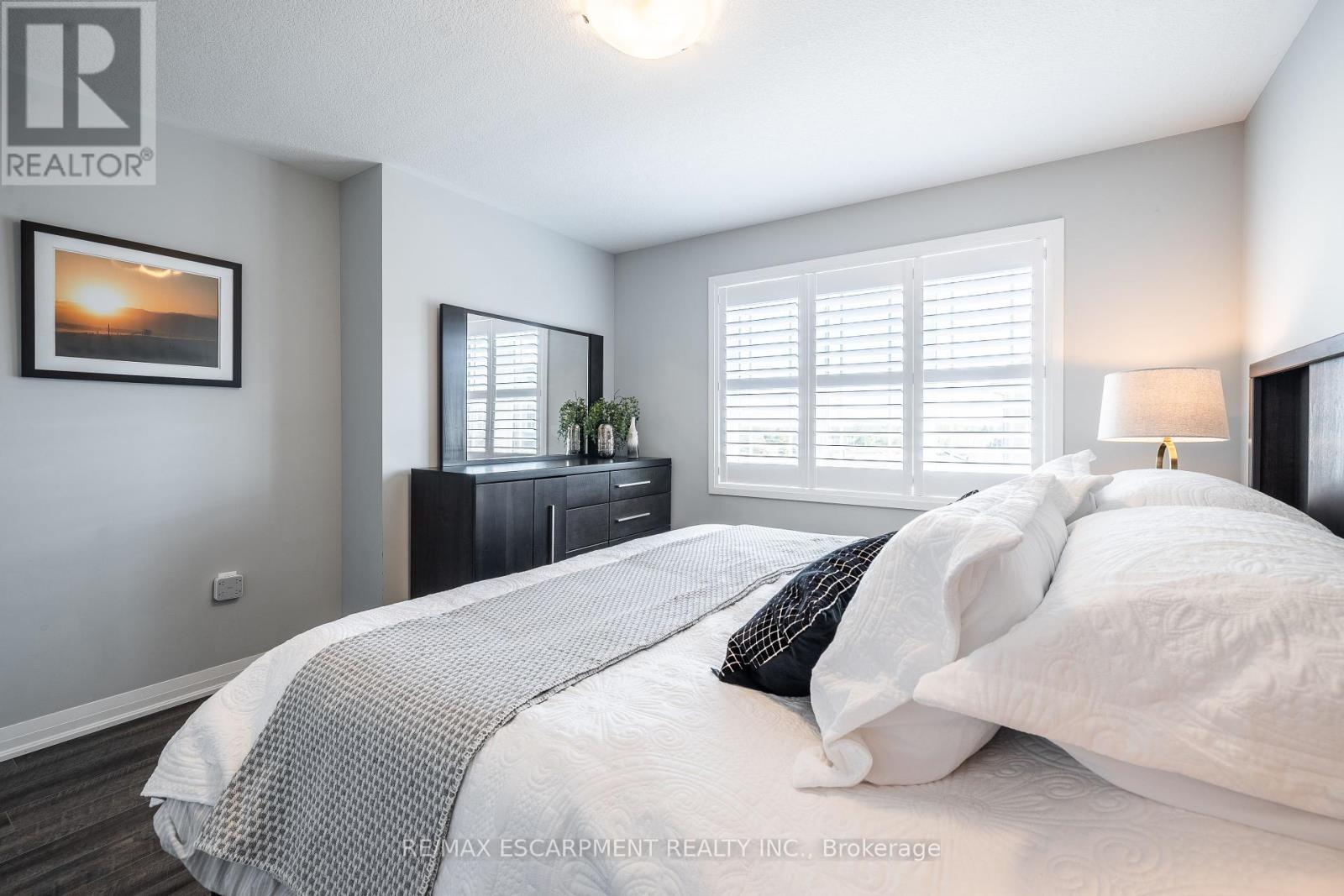 51 Laguna Village Crescent W, Hamilton, Ontario  L0R 1P0 - Photo 18 - X12154766