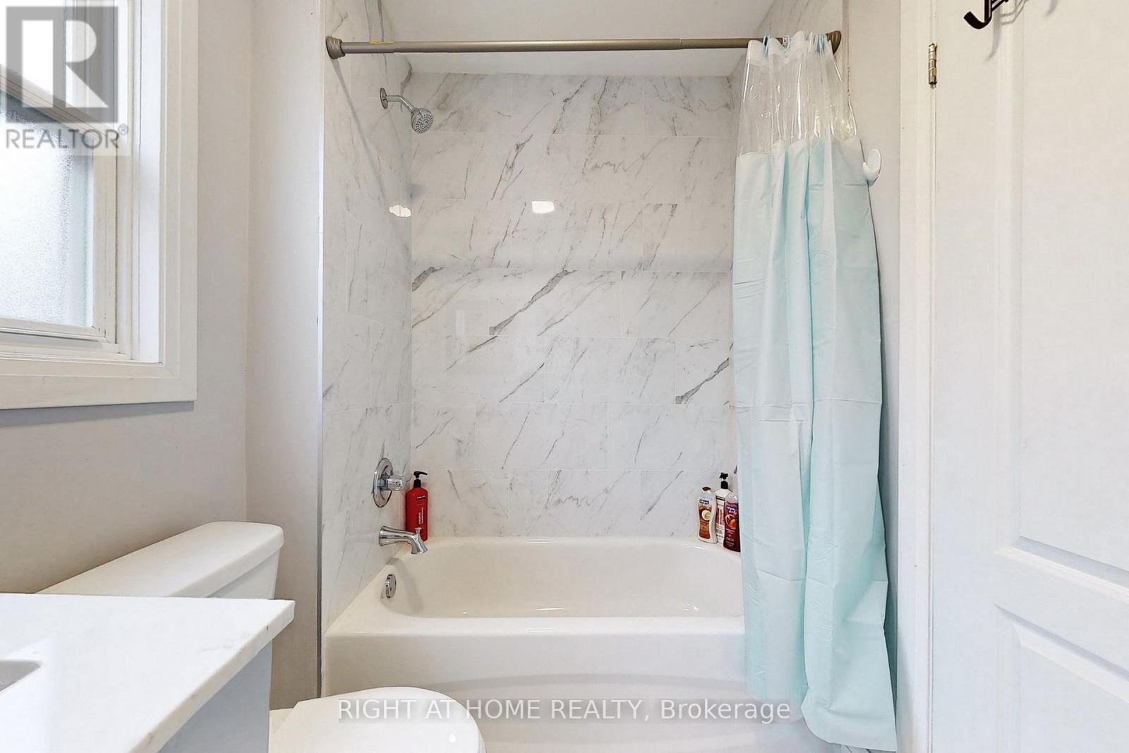 Upper - 703 Wilson Street, Hamilton, Ontario  L8L 1V5 - Photo 10 - X12154801