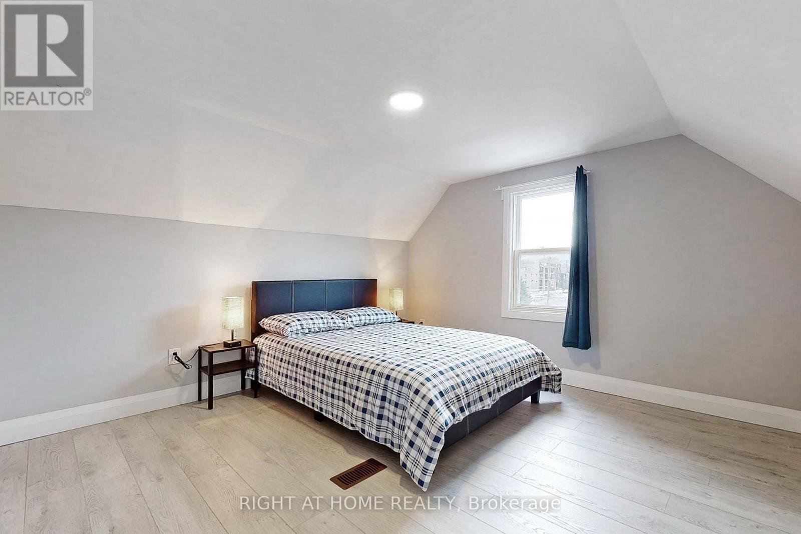 Upper - 703 Wilson Street, Hamilton, Ontario  L8L 1V5 - Photo 12 - X12154801