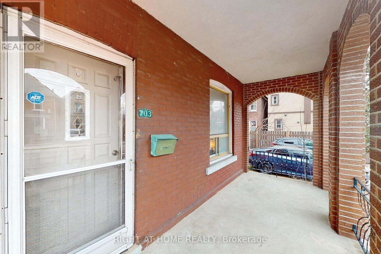 Upper - 703 Wilson Street, Hamilton, Ontario  L8L 1V5 - Photo 2 - X12154801