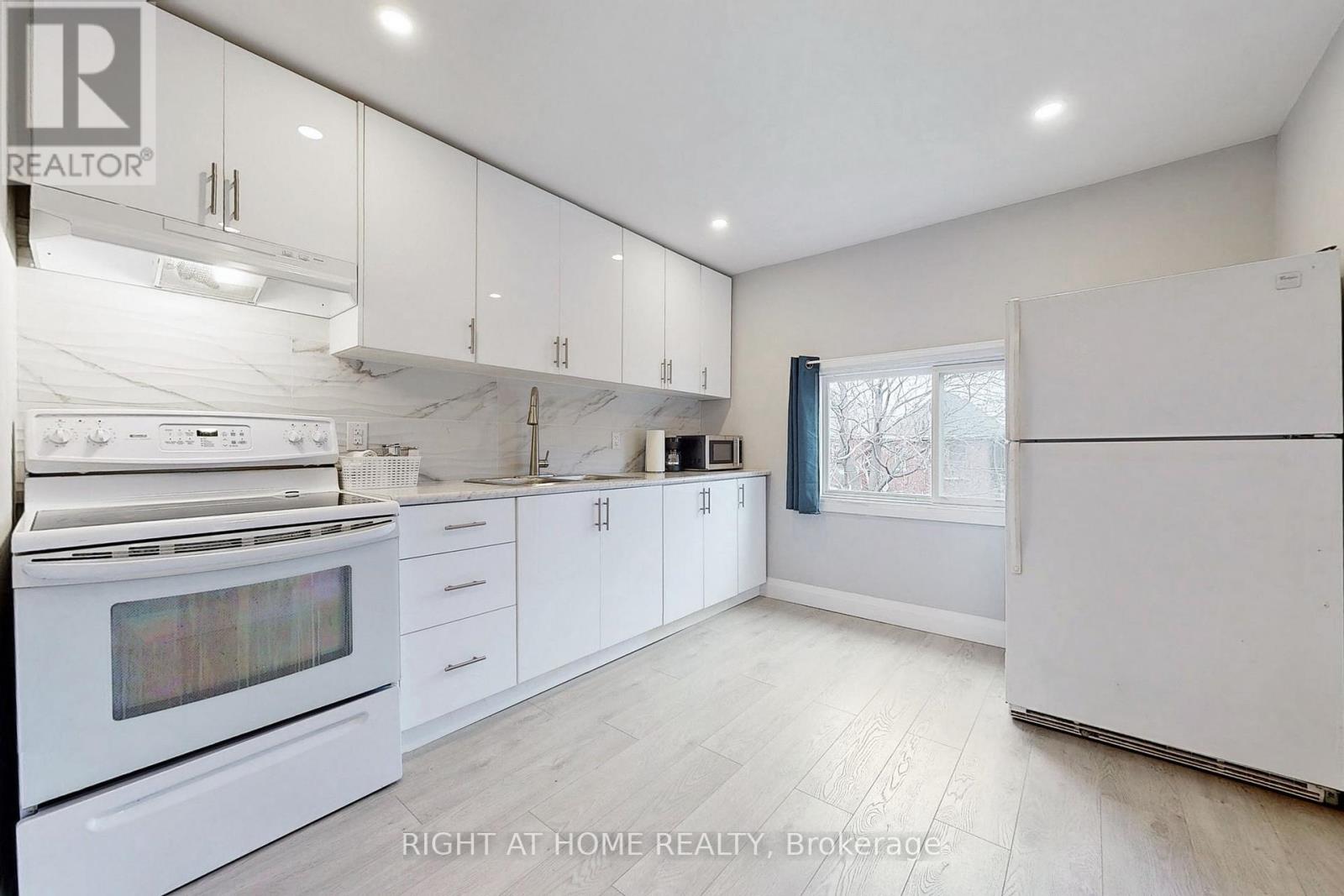 Upper - 703 Wilson Street, Hamilton, Ontario  L8L 1V5 - Photo 7 - X12154801