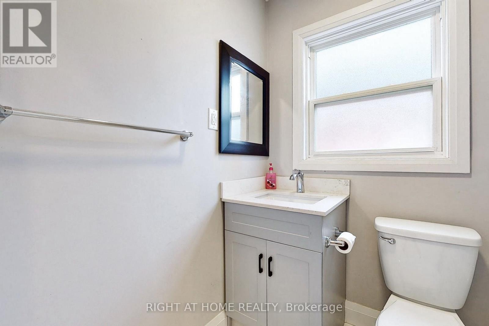 Upper - 703 Wilson Street, Hamilton, Ontario  L8L 1V5 - Photo 9 - X12154801