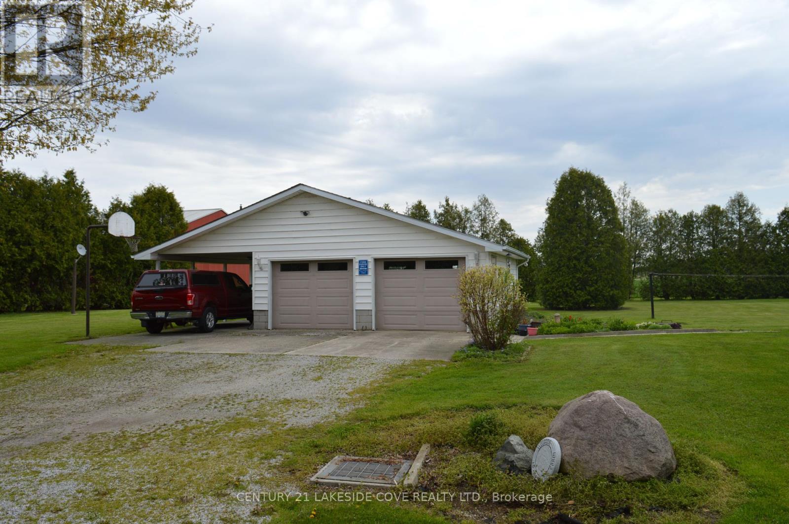 268 Courtright Line, St. Clair, Ontario  N0N 1H0 - Photo 19 - X12154832