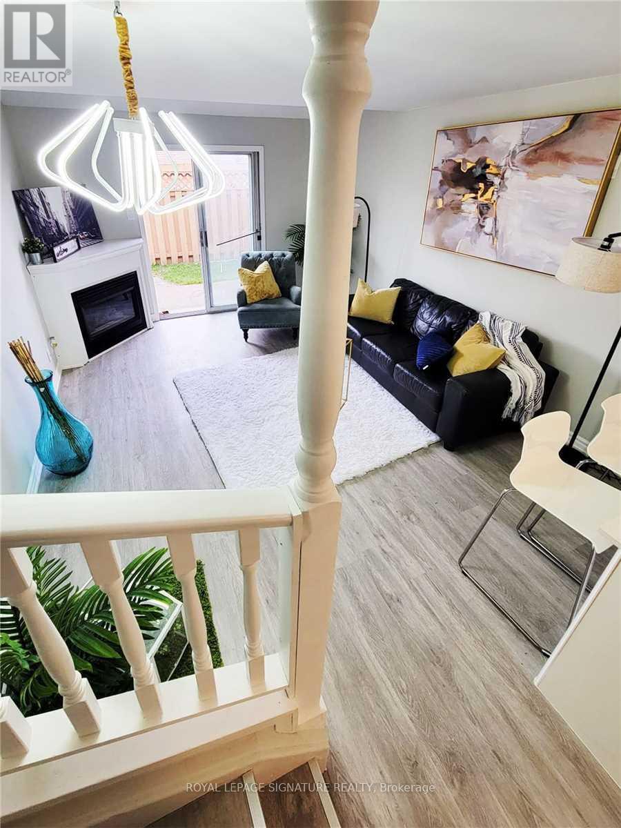 34 - 67 Valleyview Road, Kitchener, Ontario  N2E 3J1 - Photo 2 - X12154912