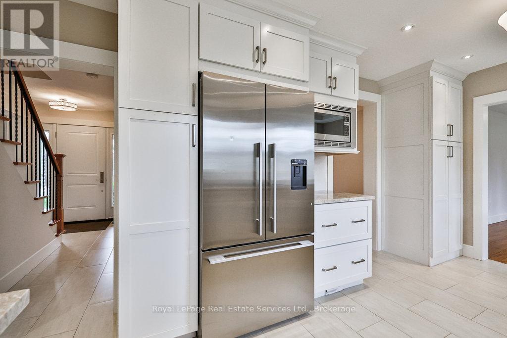 196 Sabel Street, Oakville, Ontario  L6L 3V4 - Photo 4 - W12154924