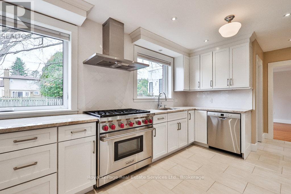 196 Sabel Street, Oakville, Ontario  L6L 3V4 - Photo 5 - W12154924