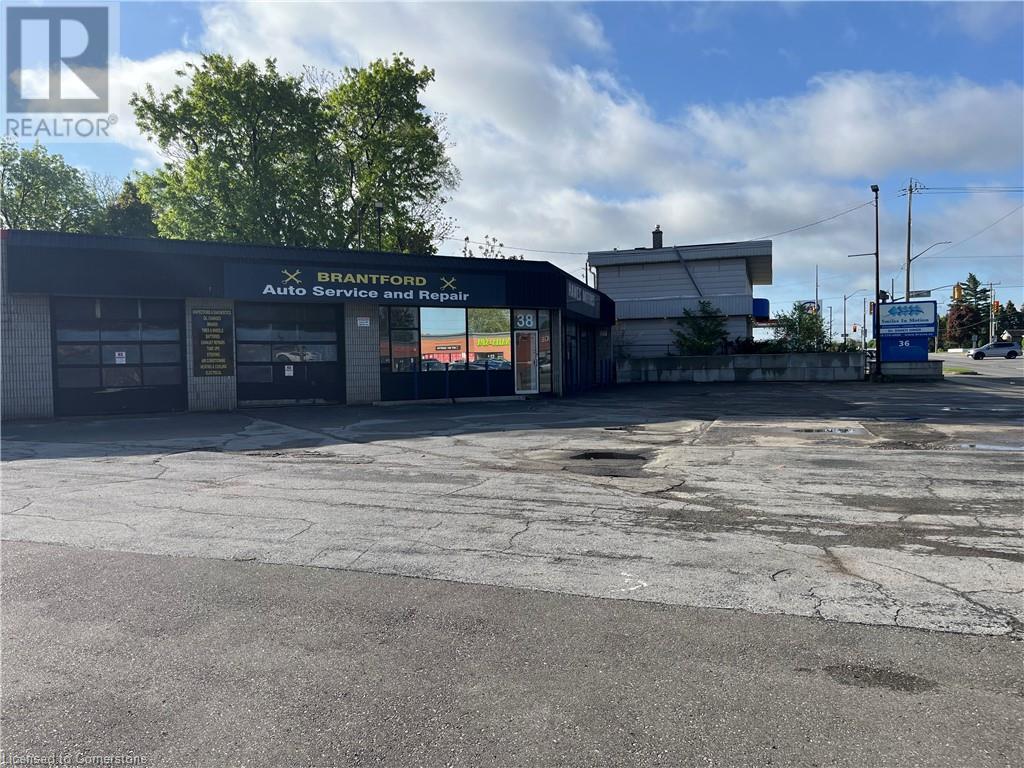 38 KING GEORGE Road, Brantford, Ontario