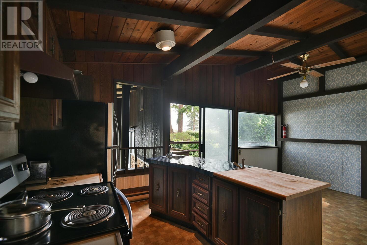 7638 Eureka Avenue, Halfmoon Bay, British Columbia  V7Z 1A1 - Photo 14 - R3003781