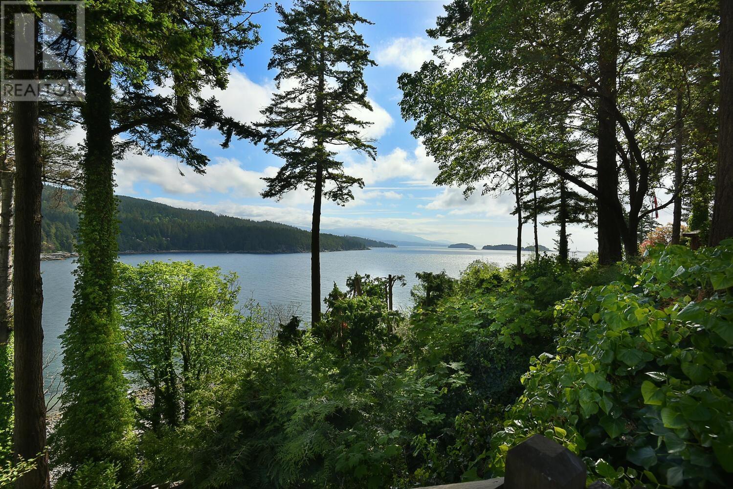 7638 Eureka Avenue, Halfmoon Bay, British Columbia  V7Z 1A1 - Photo 6 - R3003781