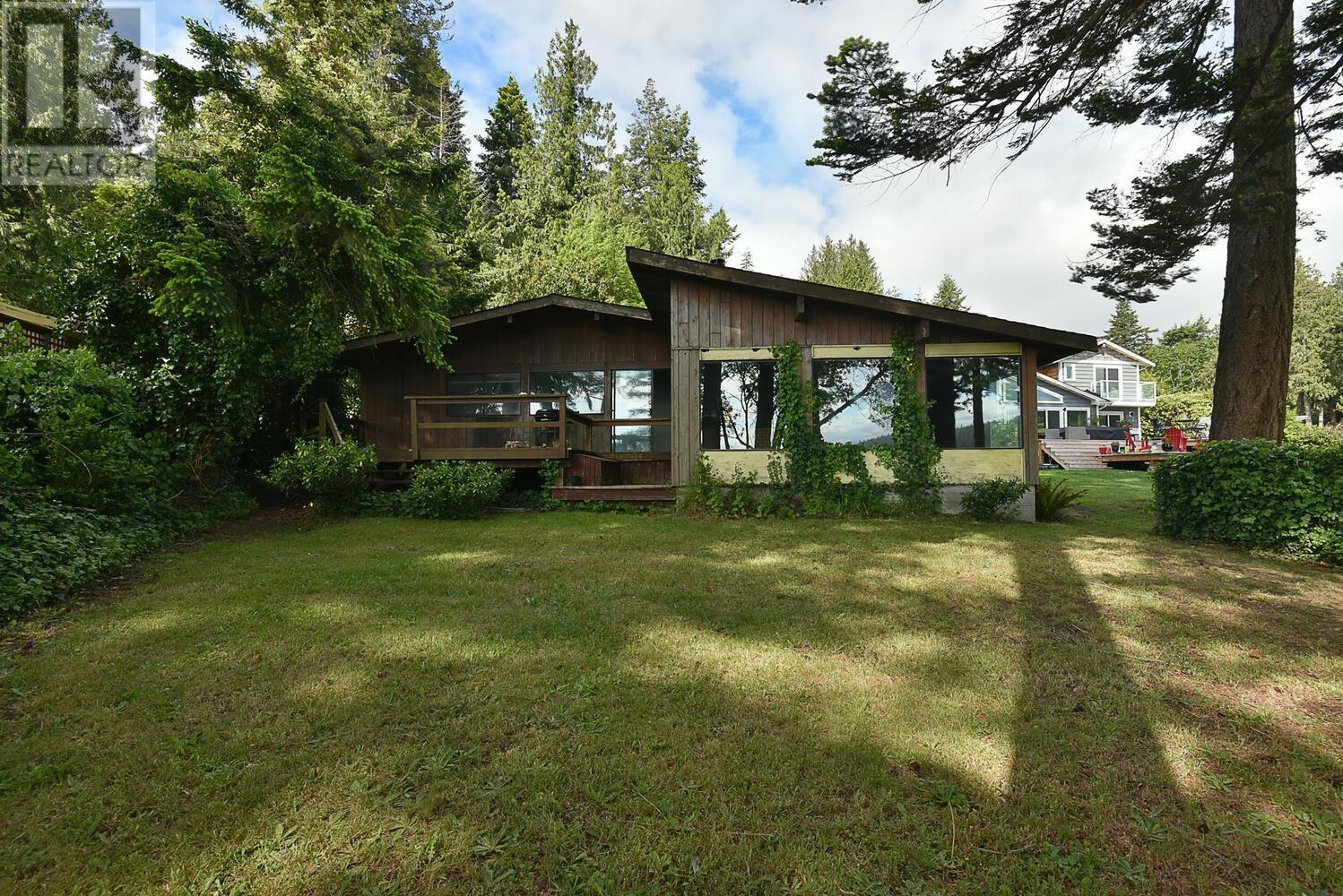 7638 Eureka Avenue, Halfmoon Bay, British Columbia  V7Z 1A1 - Photo 9 - R3003781