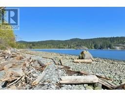 7638 EUREKA AVENUE, Halfmoon Bay, British Columbia