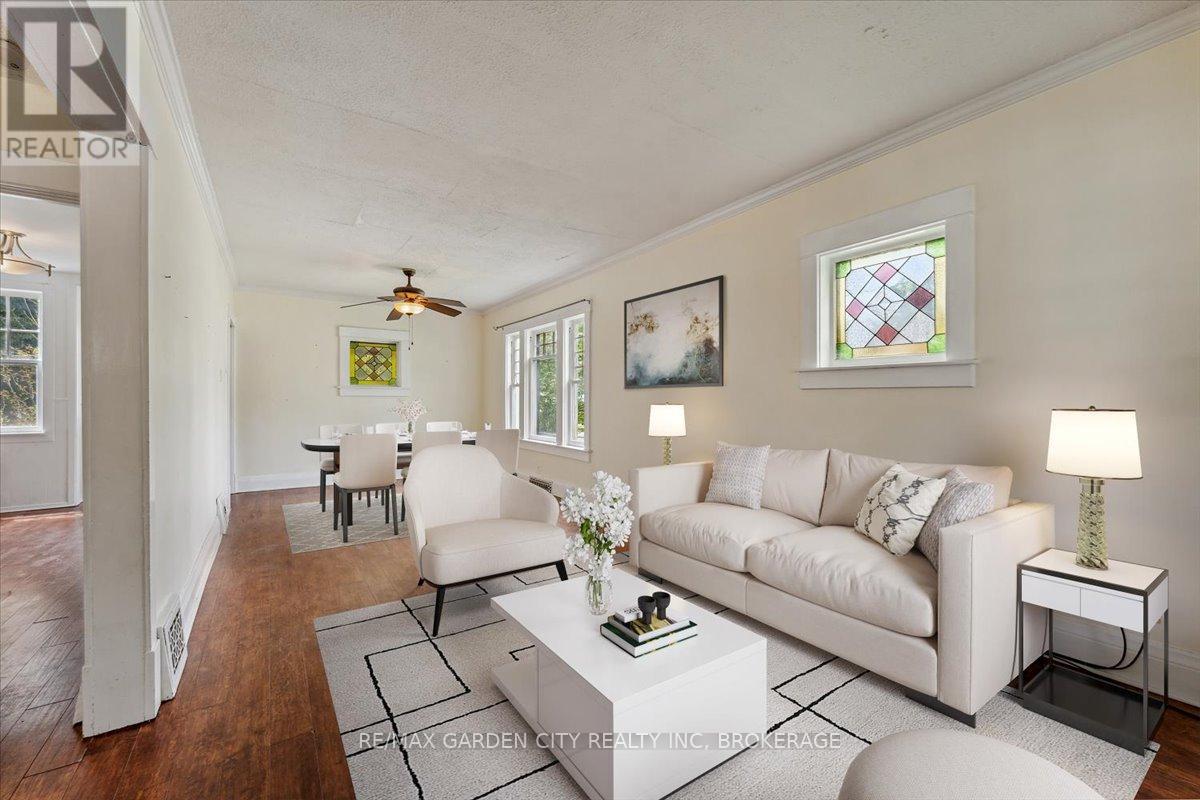 4372 Seneca Street, Niagara Falls, Ontario  L2E 1G6 - Photo 8 - X12154184