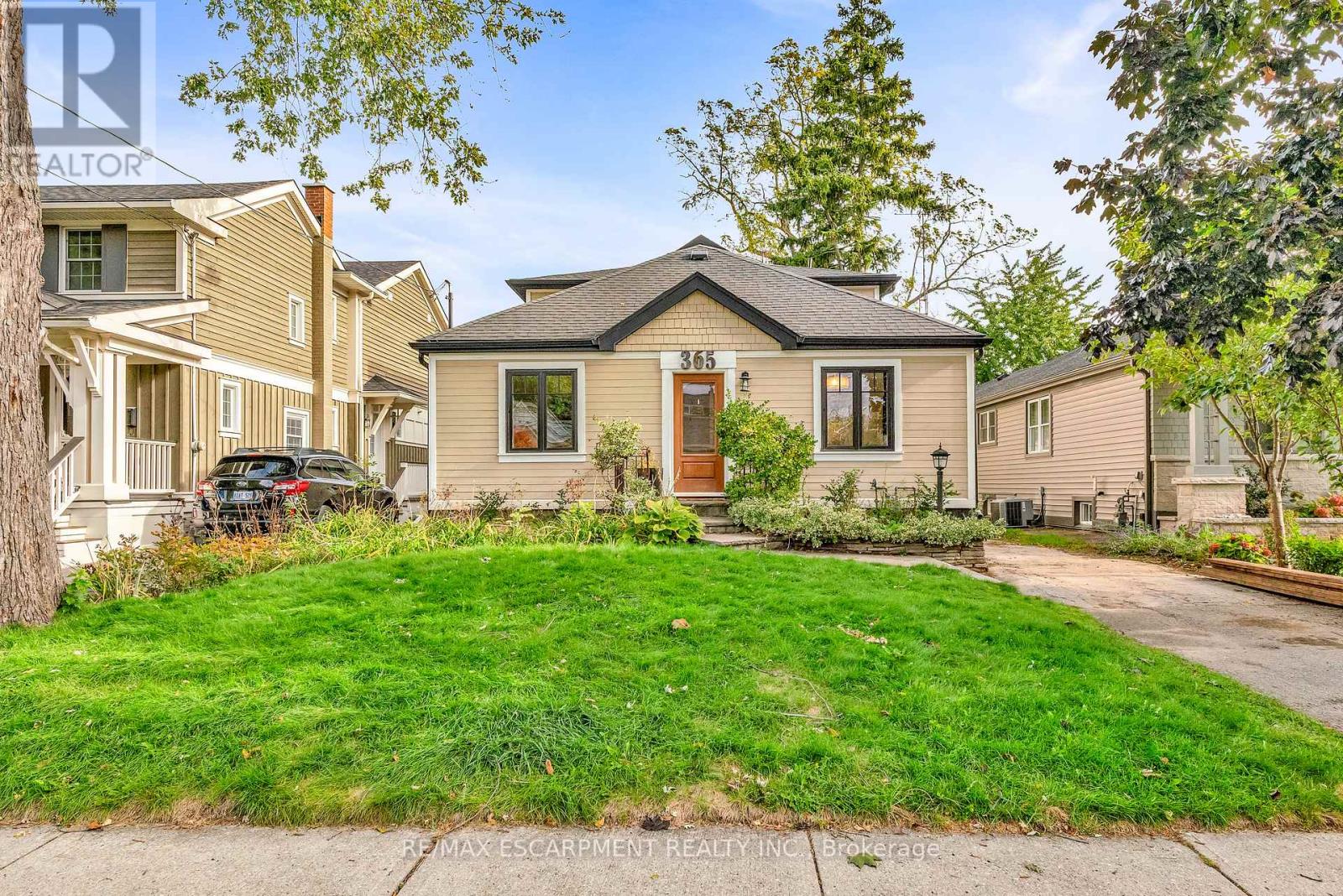 365 Delaware Avenue, Burlington, Ontario  L7R 3B4 - Photo 2 - W12030641