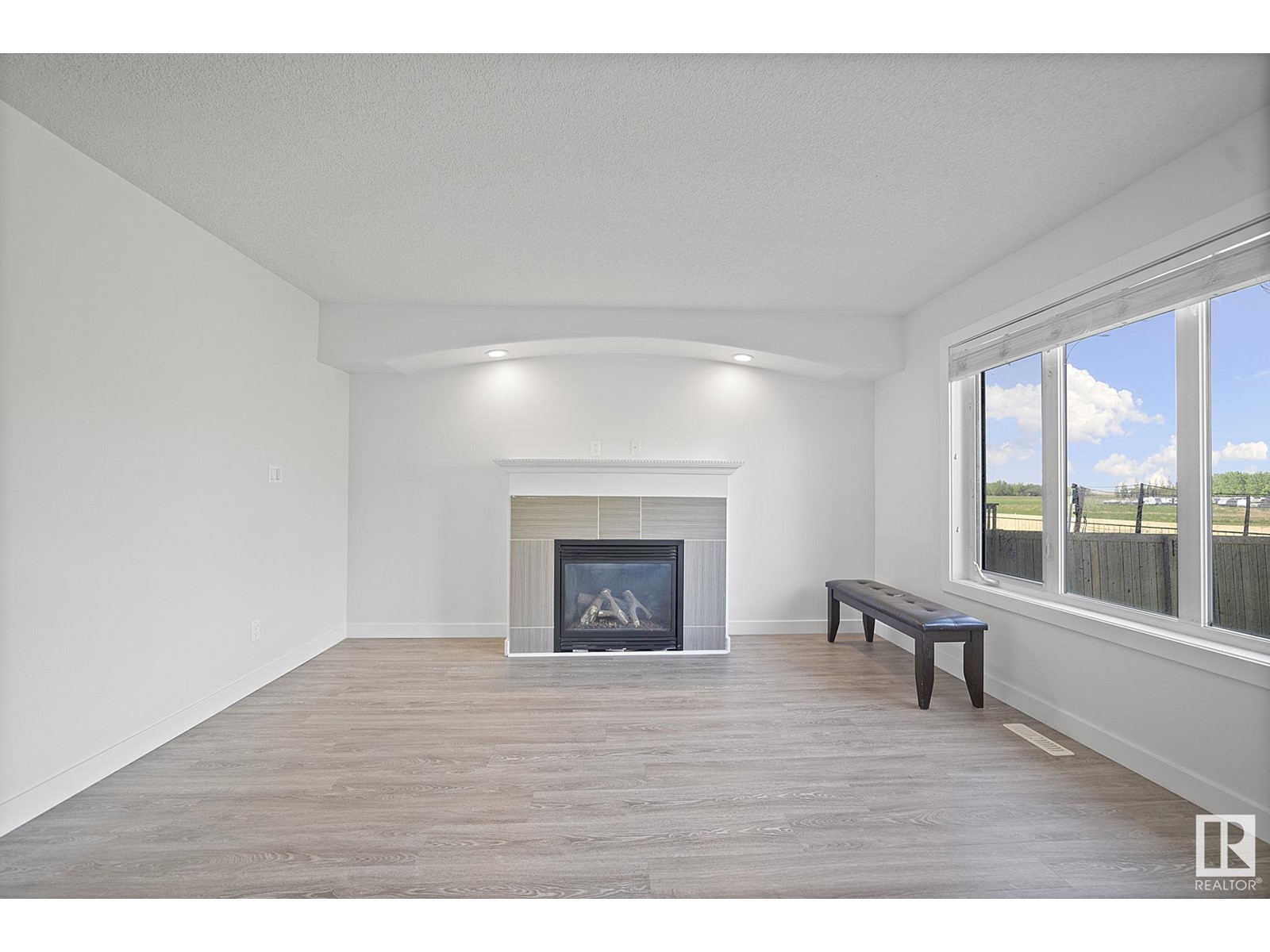Property at 3210 67 ST image 3